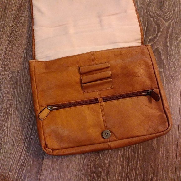 Vintage Cowhide Boulder Ridge business bag. - Picture 4 of 5